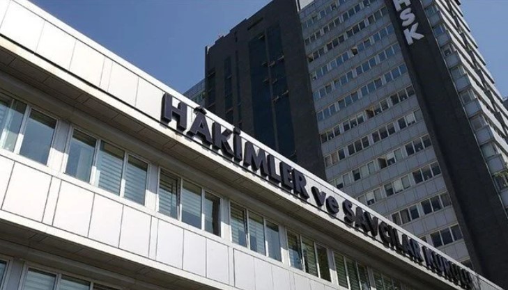 HSK, Galip Öztürk ile fotoğrafı çıkan hakimi görevden aldı