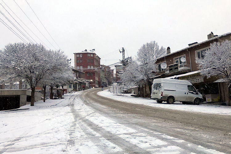 Büyükorhan ve Orhaneli’nde eğitime kar engeli