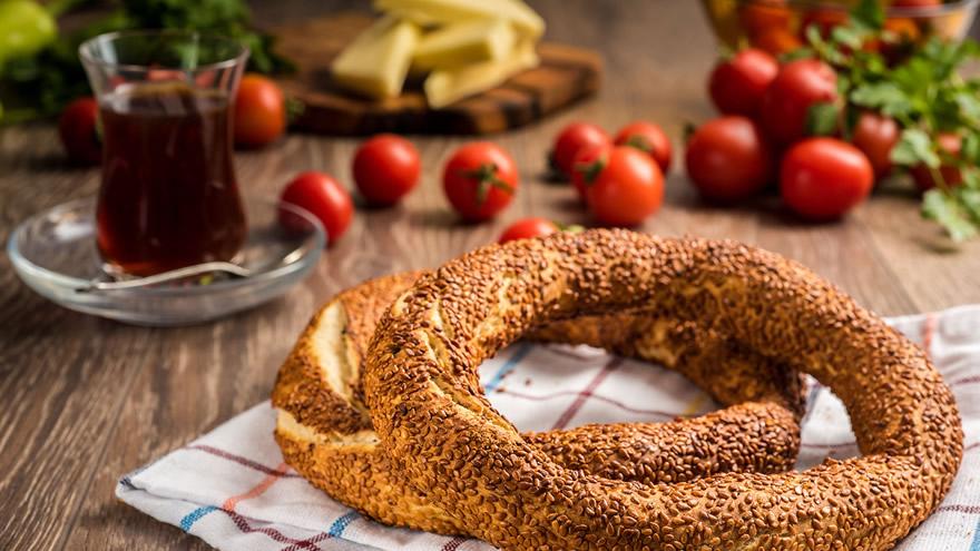 ‘Bir aile simit ve çayla geçinirse ayda bin 980 TL ödemesi gerekiyor’