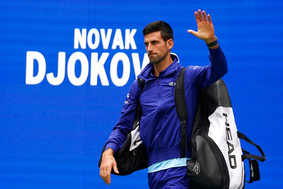 Vizesi iptal edilen Djokovic, mülteci oteline gönderildi