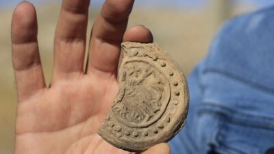 Dara Antik Kenti’nde Aziz Menas’ın figürü olan 1400 yıllık ampulla bulundu