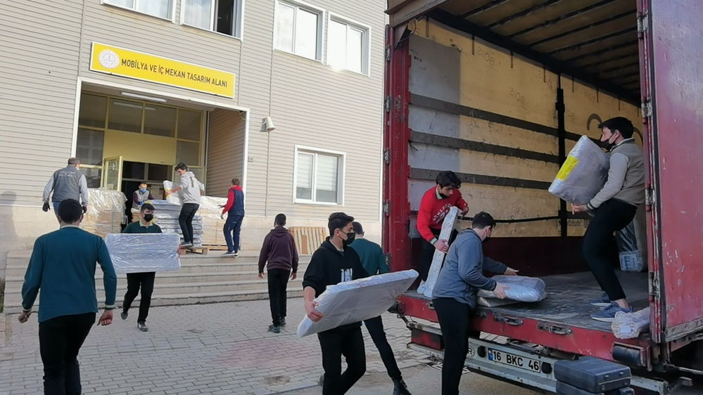 Bursa’da fabrika gibi okul
