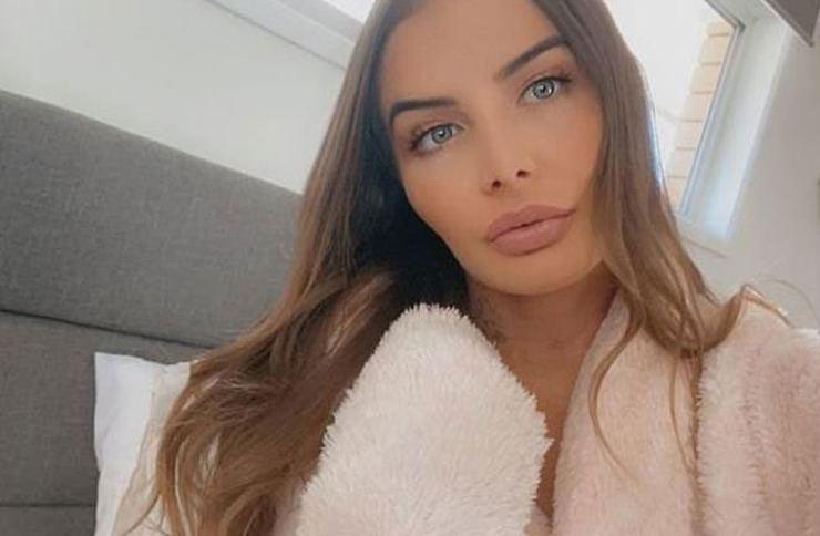 İki cinsel organlı porno film yıldızı, hamilelik pozu paylaştı