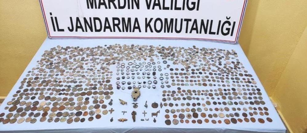 Sikke, yüzük, tarihi objeler…. Sevkiyat esnasında suçüstü yakalandılar!