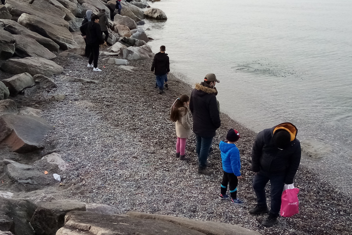 Çekilen deniz çocuklara eğlence mekanı oldu