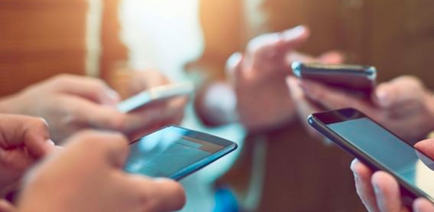 Araştırma: Günde ortalama 4,8 saat cep telefonu uygulamalarına ayrılıyor