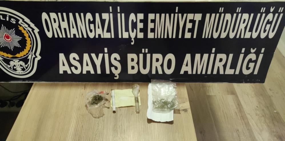 Orhangazi polisi uyuşturucu tacirlerine göz açtırmıyor: 2 tutuklama