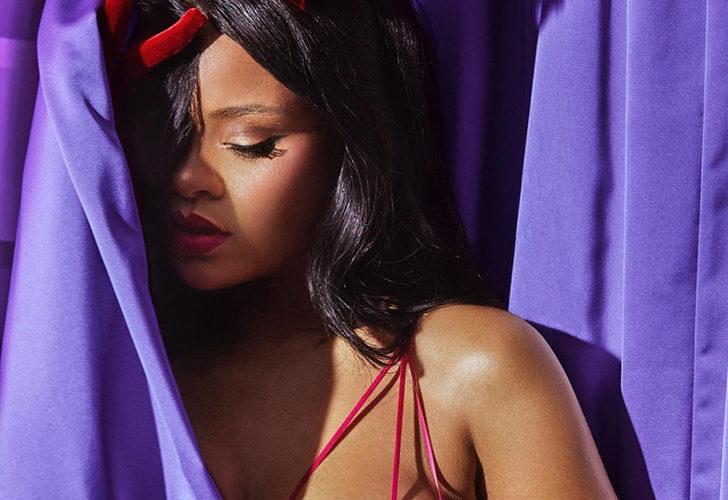 Hamile olan Rihanna’dan yeni poz!