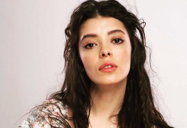 Selin Şekerci cesur pozuyla takipçilerini mest etti!
