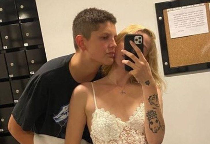 Göğüs dekolteli pozuyla Instagram’ı salladı!