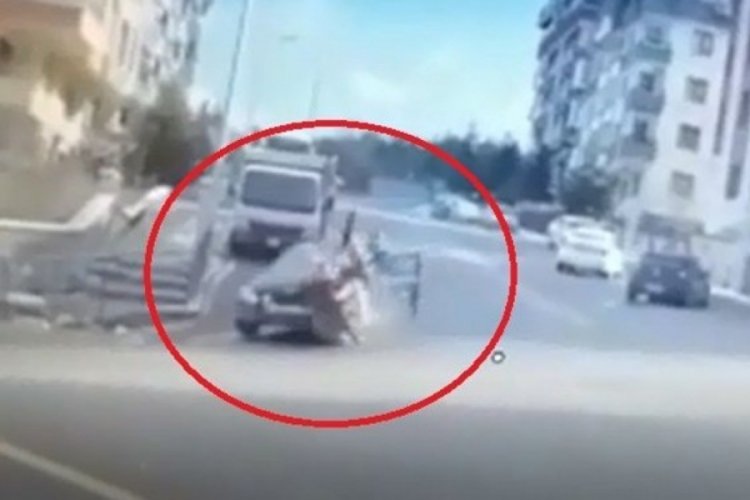 Otomobilin çarptığı motokurye öldü