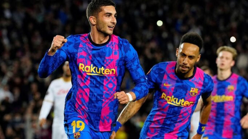 Barcelonalı Ferran Torres’in logosuz forması gündem oldu