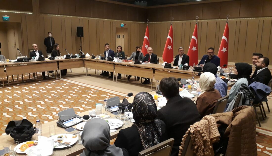 CHP lideri Kılıçdaroğlu 28 Şubat mağdurları ile bir araya geldi