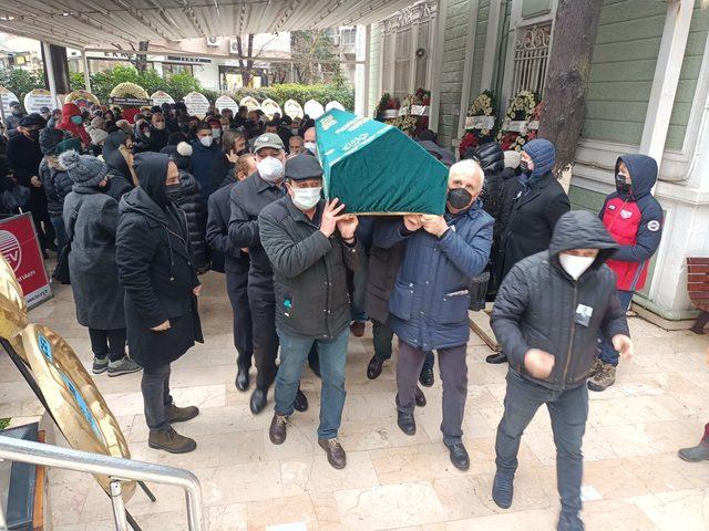 Erol Evgin ağabeyi Arif Hikmet Evgin’i son yolculuğuna uğurladı