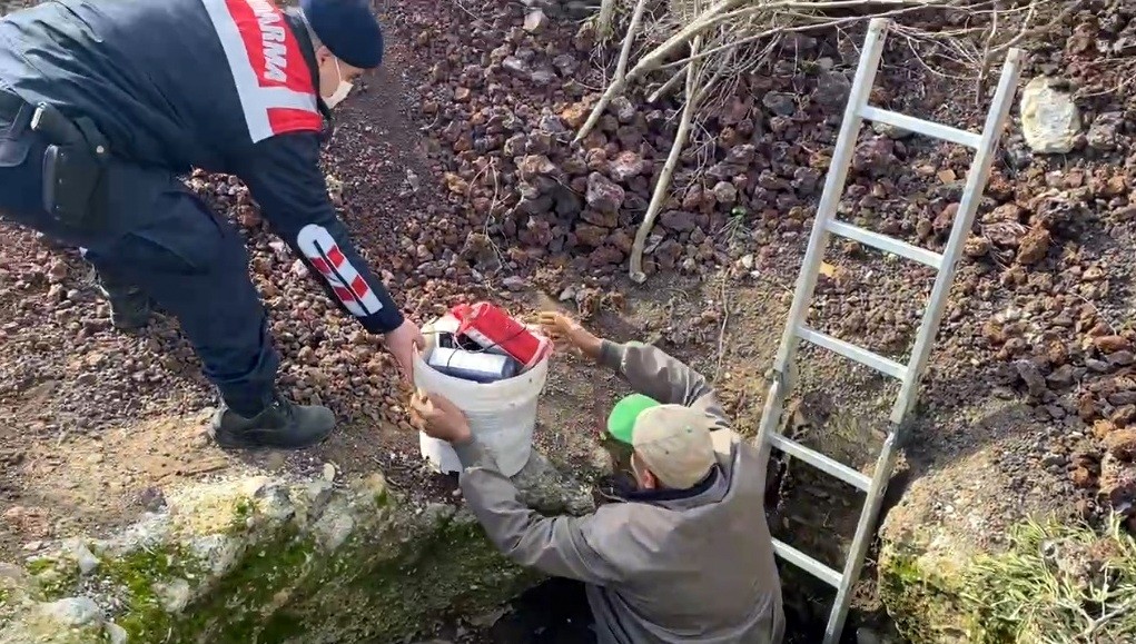 Çukurdan teker teker çıkarıldılar… Sit alanında kazıya jandarma baskını!