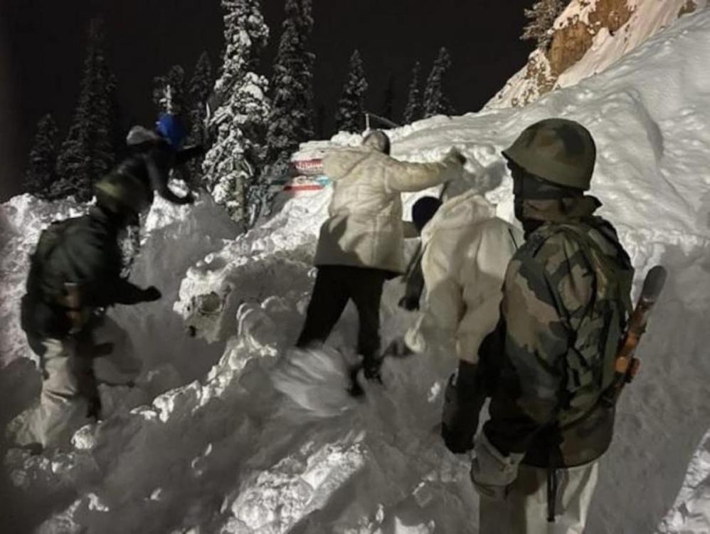 Hindistan’da çığ: 7 asker öldü