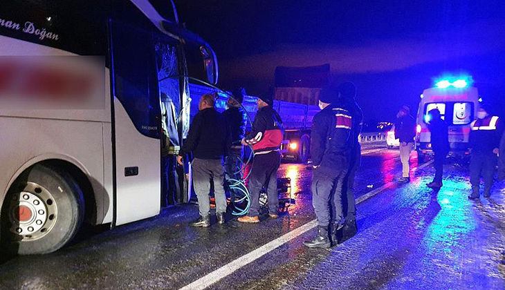 Yolcu otobüsü TIR’ın dorsesine saplandı: 1 ölü, 5 yaralı