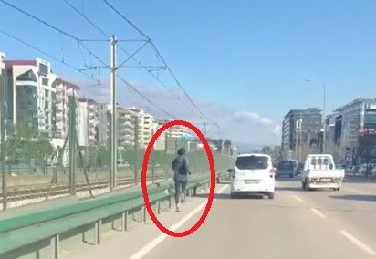 Bursa’da trafikte tehlikeli maraton! Bursa’da trafikte tehlikeli maraton!