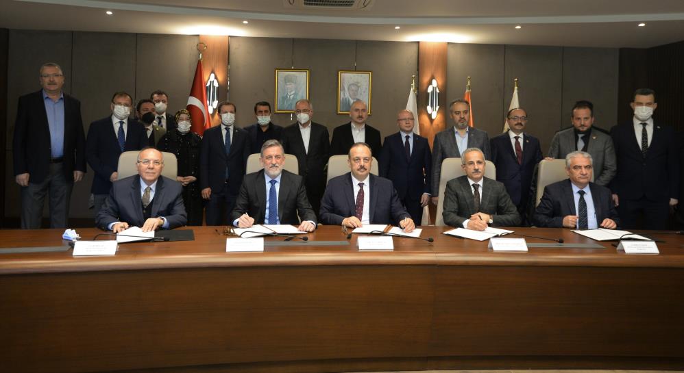 Bursa’da ulaşımda yeni hamle… TEKNOSAB Otoyolu için imzalar atıldı!