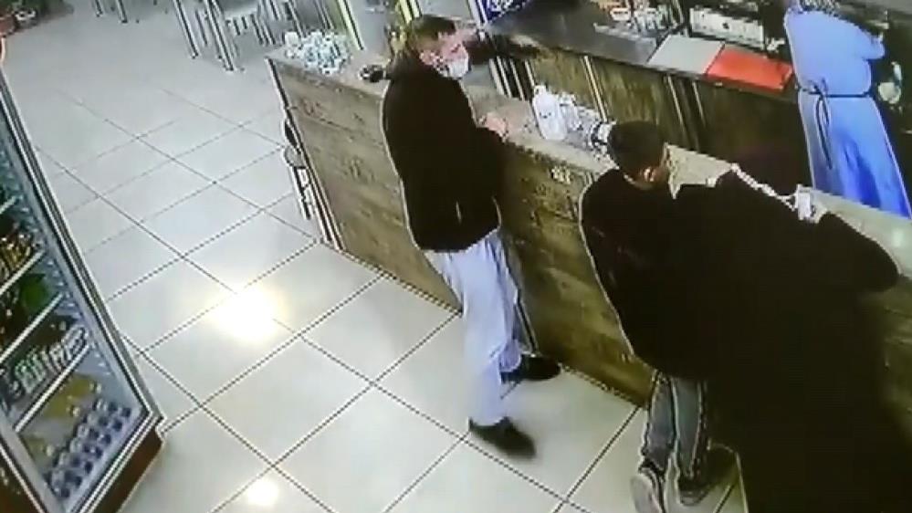 Bursa’da ‘çabuk’ soygun… Sipariş gelene kadar çalıp kaçtı!