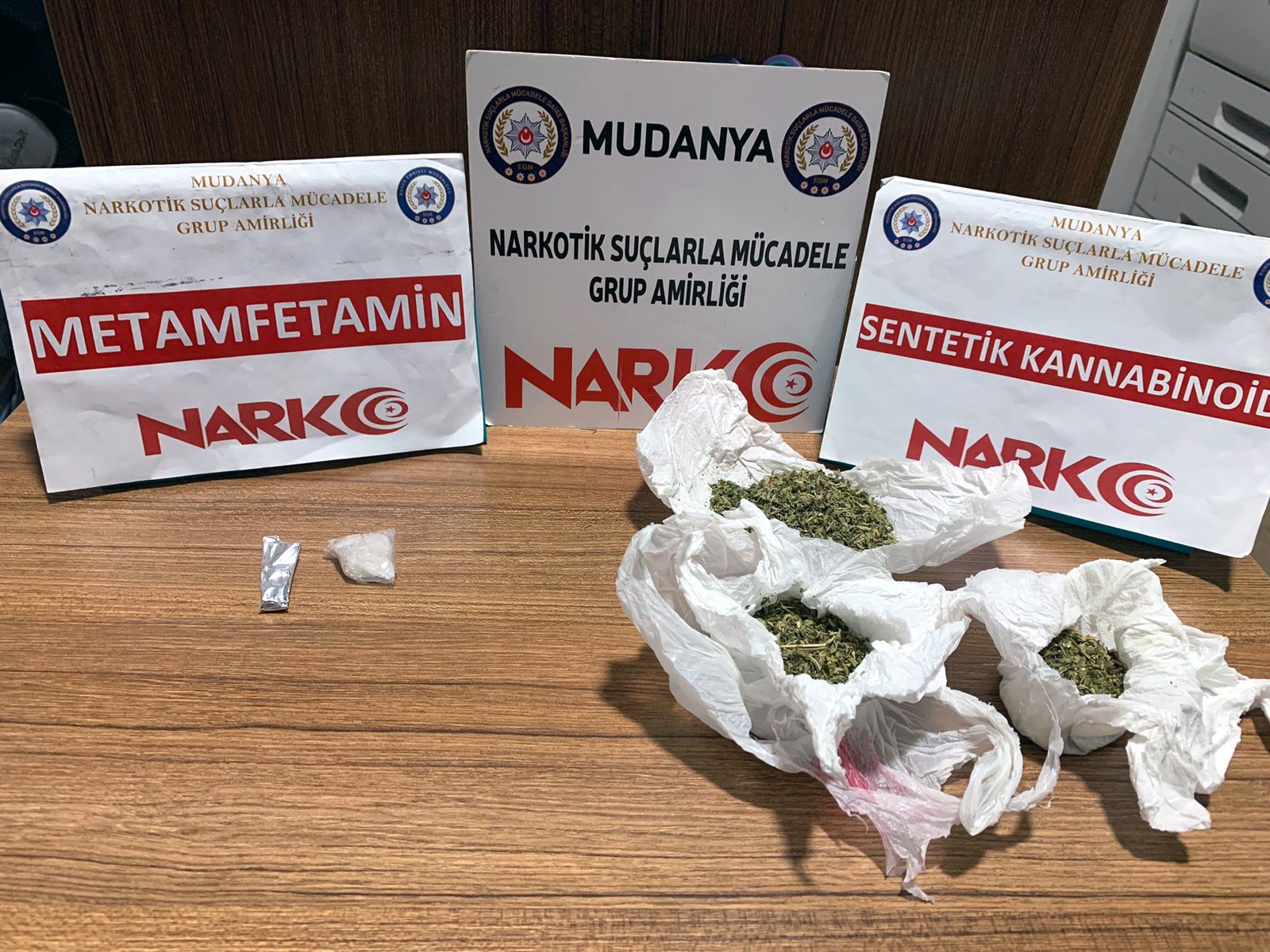 Uyuşturucu tacirleri kıskıvrak yakalandı