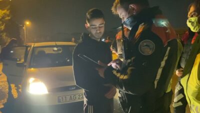 Bursa’da polise ağabeyinin kimliğini gösteren ehliyetsiz sürücüye ceza yağdı
