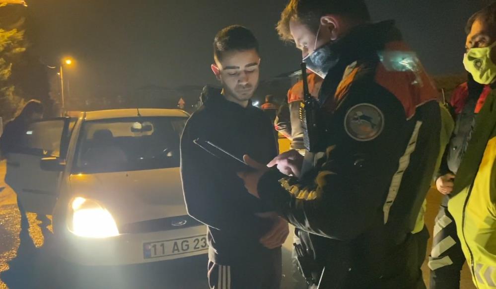Bursa’da polise ağabeyinin kimliğini gösteren ehliyetsiz sürücüye ceza yağdı