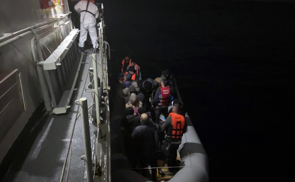 Motorları sökülen lastik bot içinde 82 göçmen ölüme itildi
