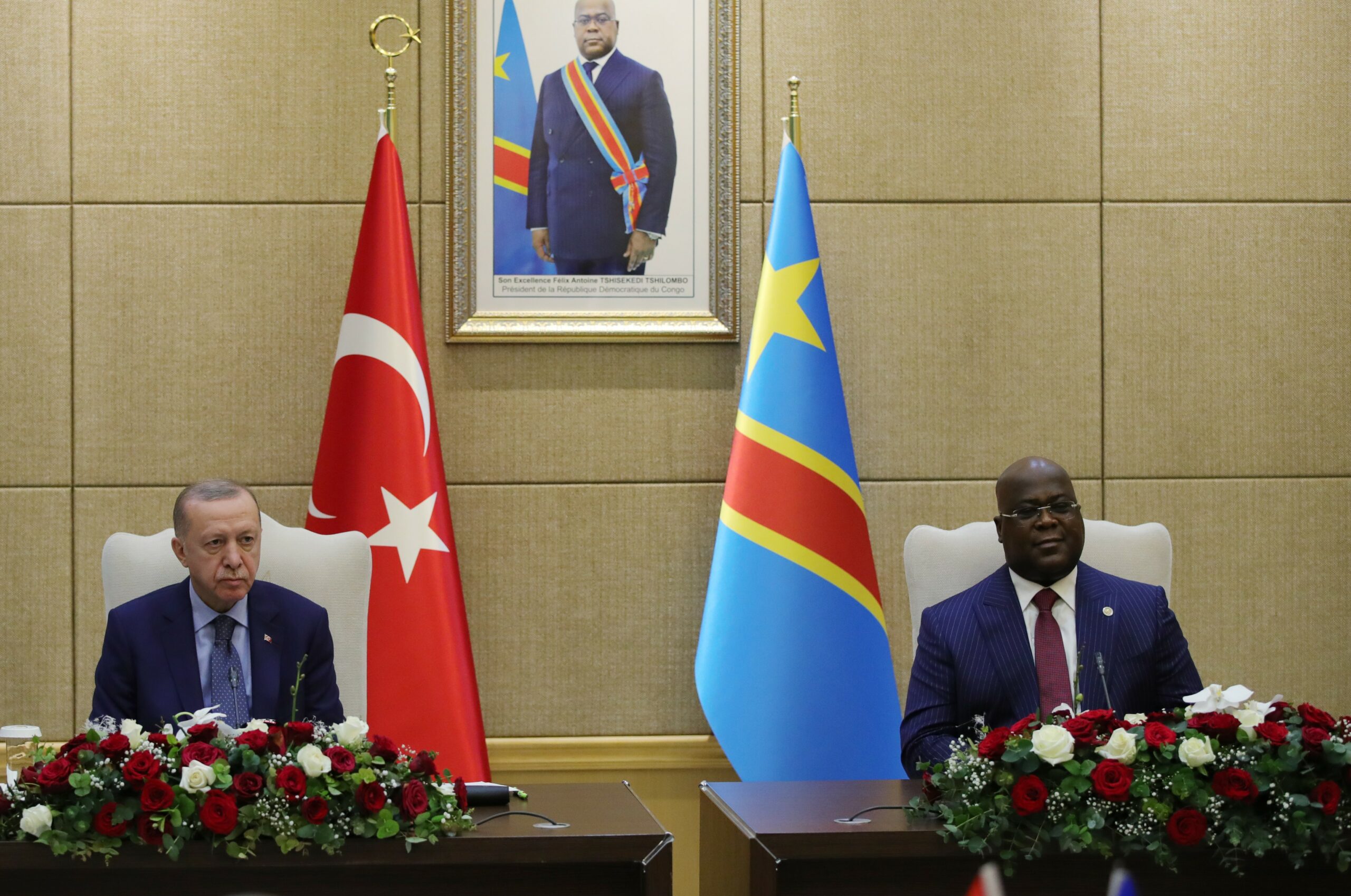 Cumhurbaşkanı Erdoğan, Kongo’da: 100 bin doz aşıyı beraberimde getirdim