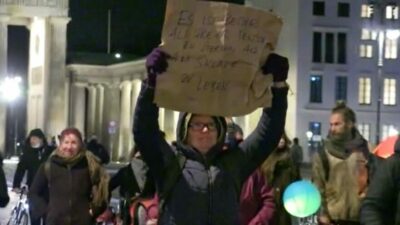 Almanya’da zorunlu aşı protestosu