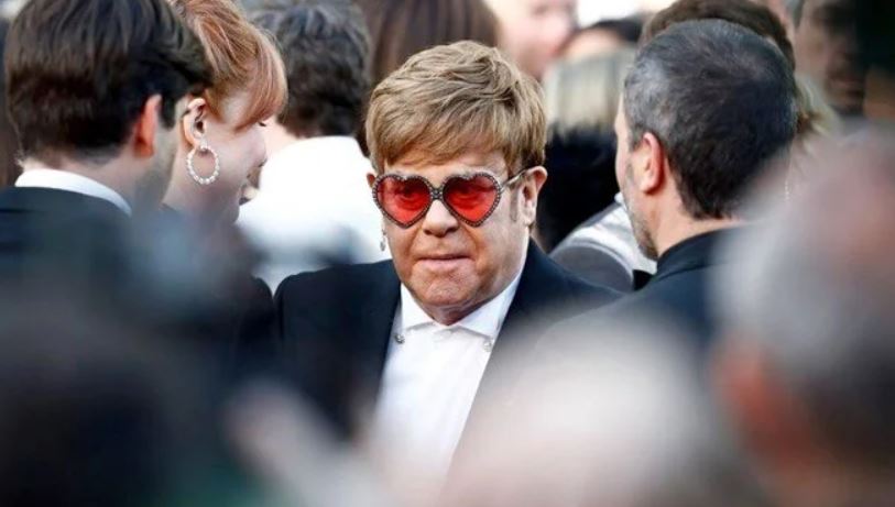 Elton John’un özel jeti havada arızalandı
