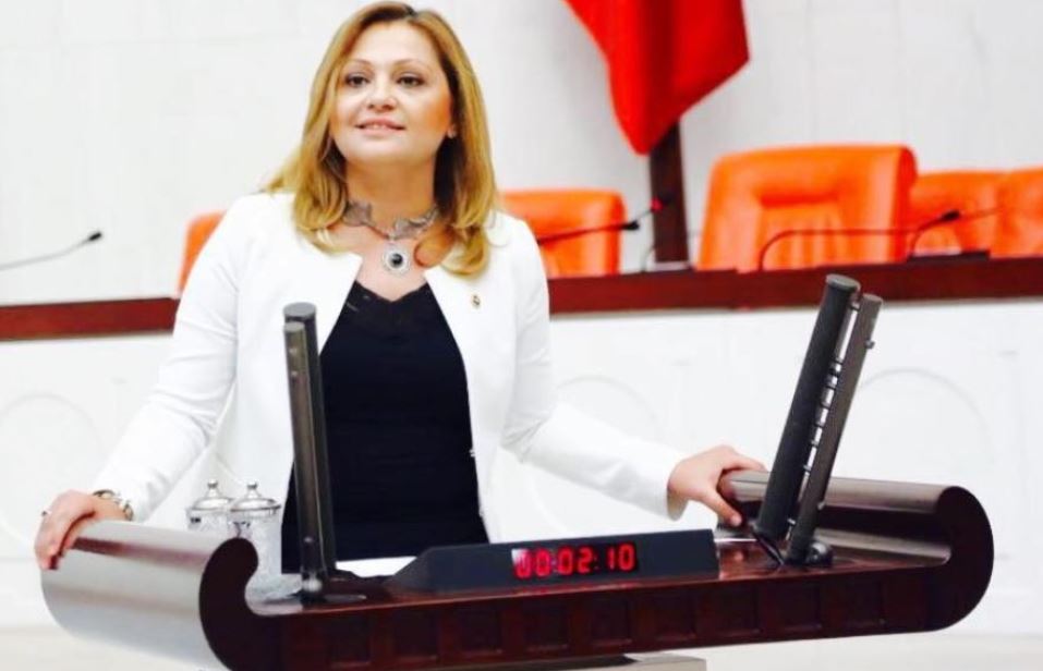 CHP’li Burcu Köksal EYT’lilerle buluştu: Hiçbir şart kabul edilemez!