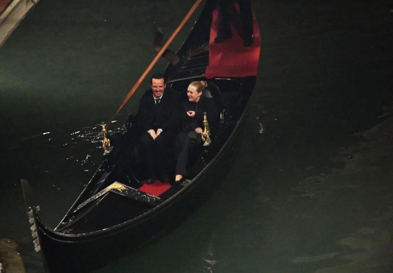 Dakota Fanning ve Andrew Scott sette gülme krizine girdi