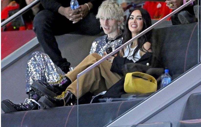 Megan Fox nişanlısı Machine Gun Kelly’yi konserinde yalnız bırakmadı
