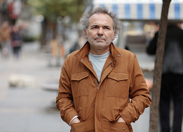 Engin Günaydın, genç sevgilisiyle kameralara yakalandı