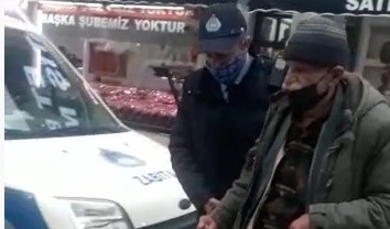 Bursa’da fenalaşan yaşlı adamın imdadına zabıta yetişti
