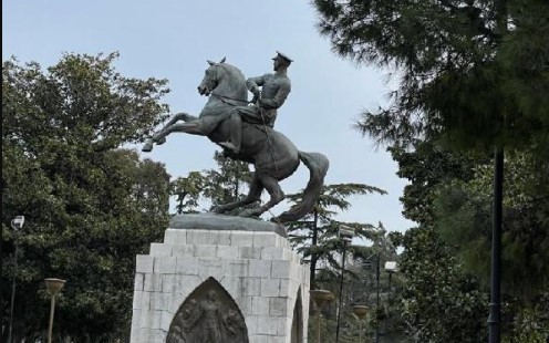 Atatürk Anıtı’na saldıran kuzenler sabıkalı çıktı