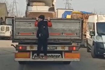 Bursa’da tehlikeli okul yolculuğu! Bursa’da tehlikeli okul yolculuğu!