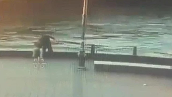 Denize attığı kişinin ölümüne neden olan sanık: Yumruk attım düştü, ayaklarından tutup atmadım