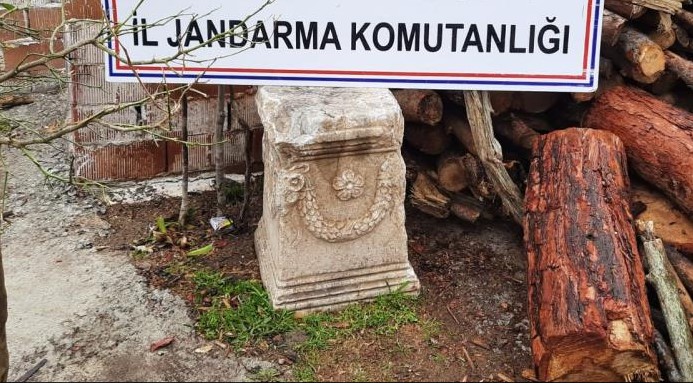 Tarihi eser kaçakçılığı jandarmaya takıldı