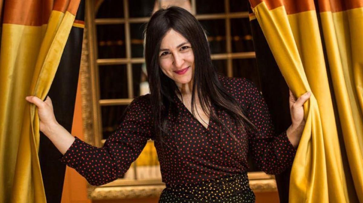 Yasemin Sakallıoğlu kitap çıkarıyor