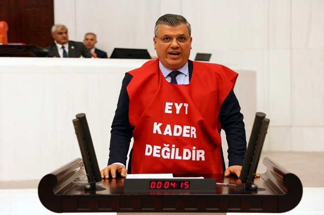 CHP’li Ayhan Barut EYT’lilerle buluştu: EYT’liler hiçbir siyasi oluşumda değil!