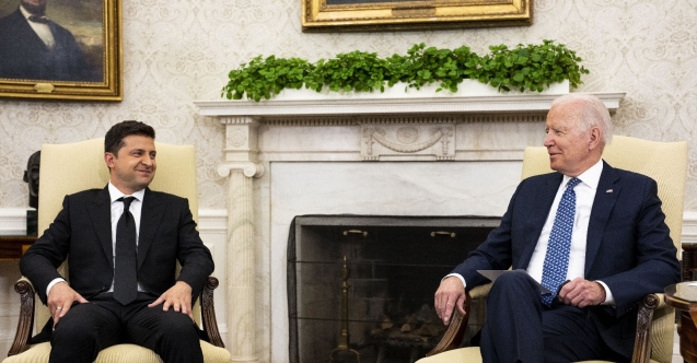 Biden ve Zelenskiy, krizin çözümü için diplomasiye devam etme konusunda anlaştı