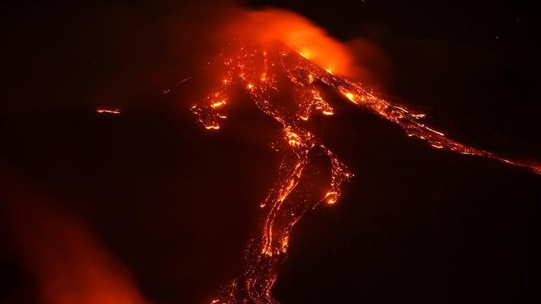 Etna Yanardağı yeniden faaliyete geçti