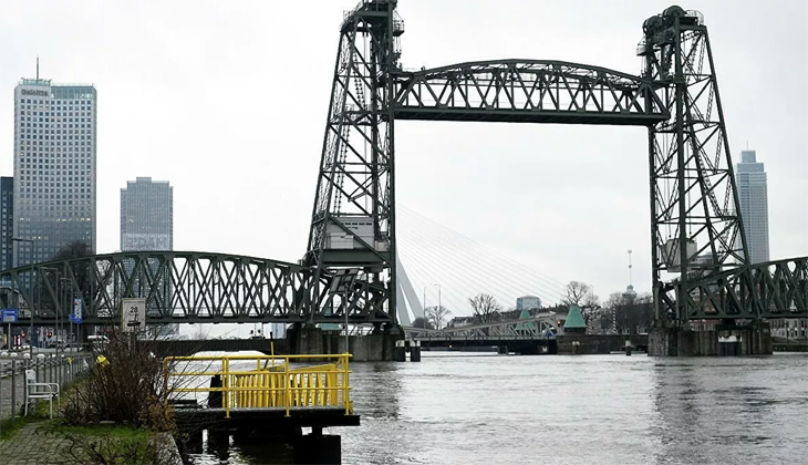 Hollanda’da Jeff Bezos’un süper yatının geçmesi için tarihi köprü sökülecek
