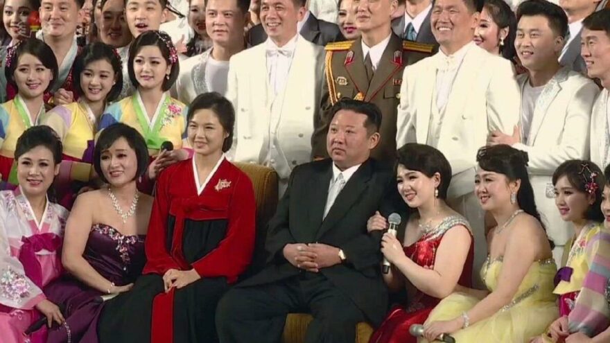Kim Jong-un’un eşi aylar sonra ortaya çıktı