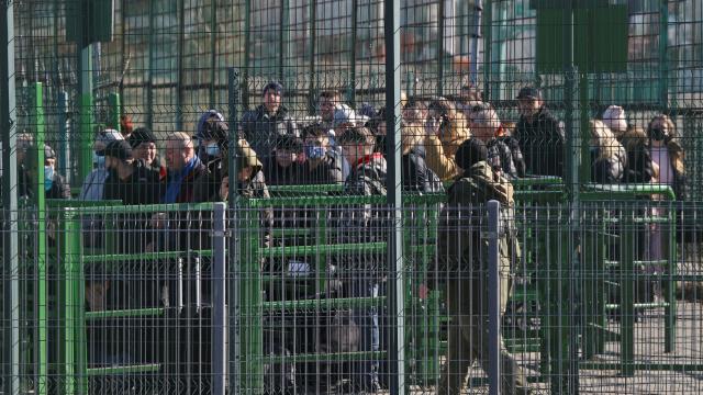 Ukrayna-Polonya sınırında yoğunluk sürüyor Ukrayna-Polonya sınırında yoğunluk sürüyor