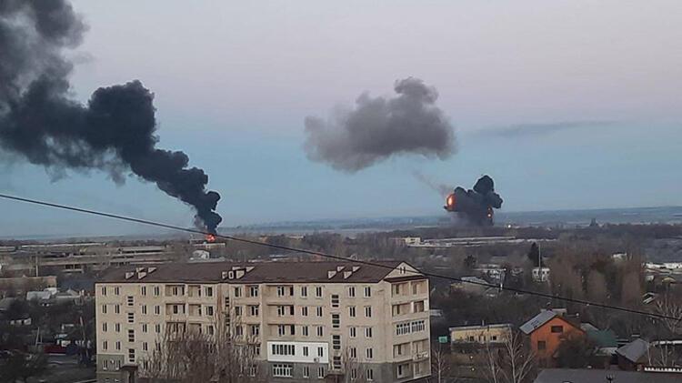 Ukrayna’daki benzinliklerde kilometrelerce kuyruk oluştu Ukrayna’daki benzinliklerde kilometrelerce kuyruk oluştu