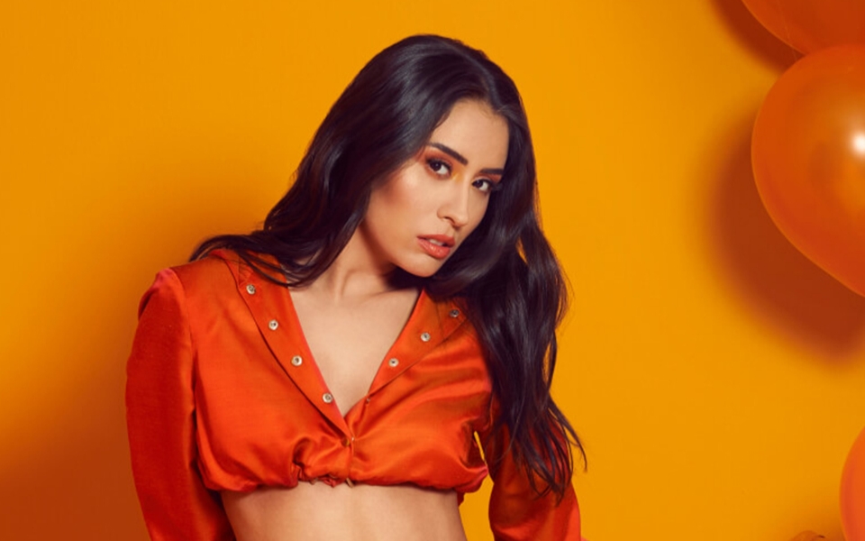 Hande Ünsal yeni yaşını sahnede kutladı