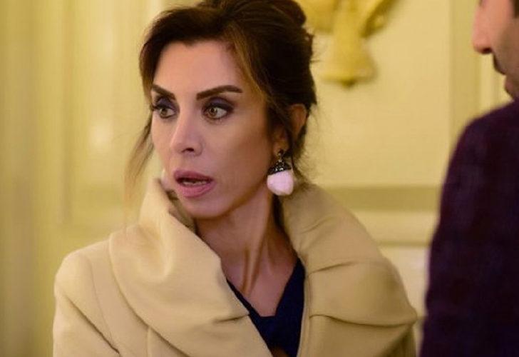 Neslihan Yeldan dekoltesini eliyle kapattı!